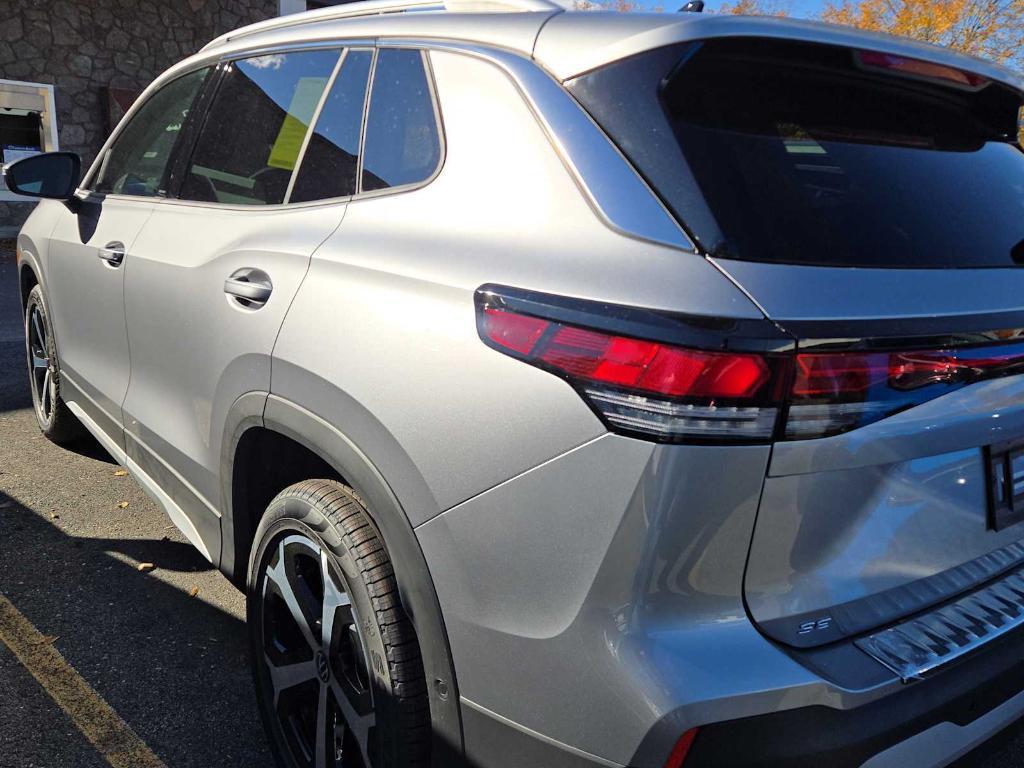 new 2025 Volkswagen Tiguan car, priced at $34,084