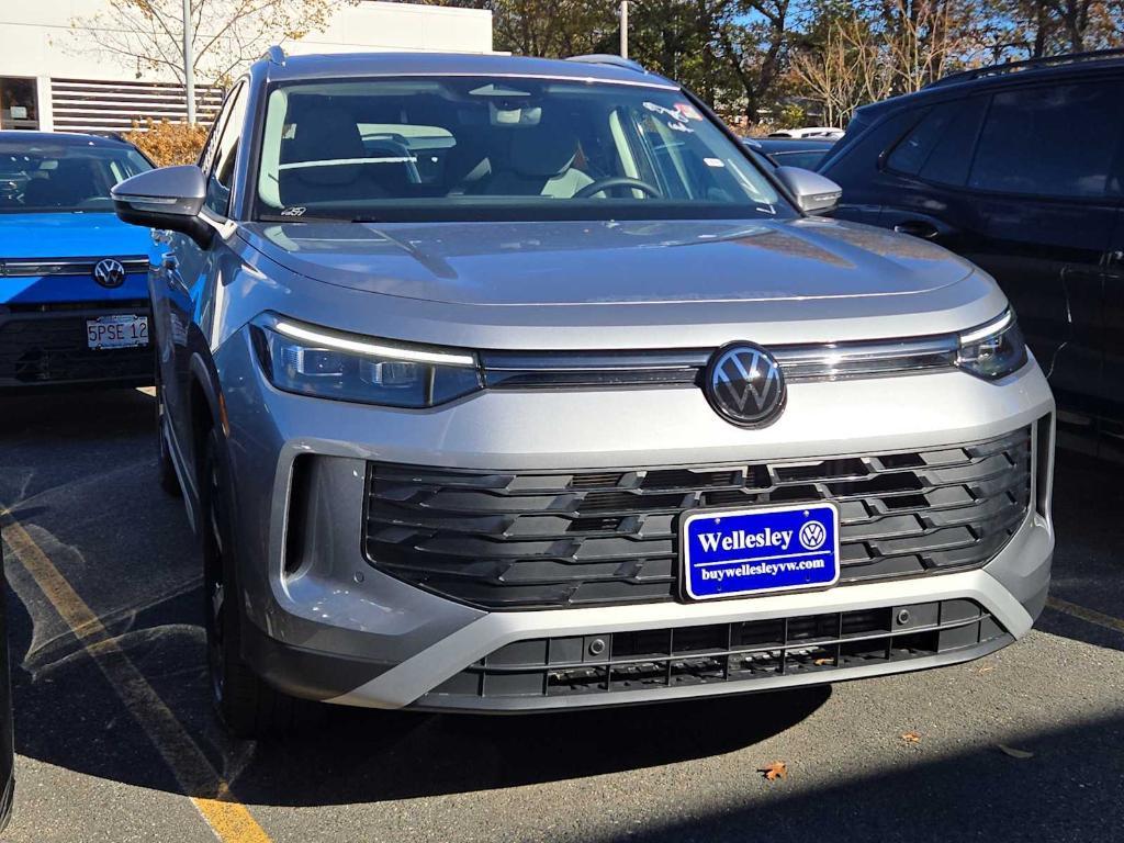 new 2025 Volkswagen Tiguan car, priced at $34,084