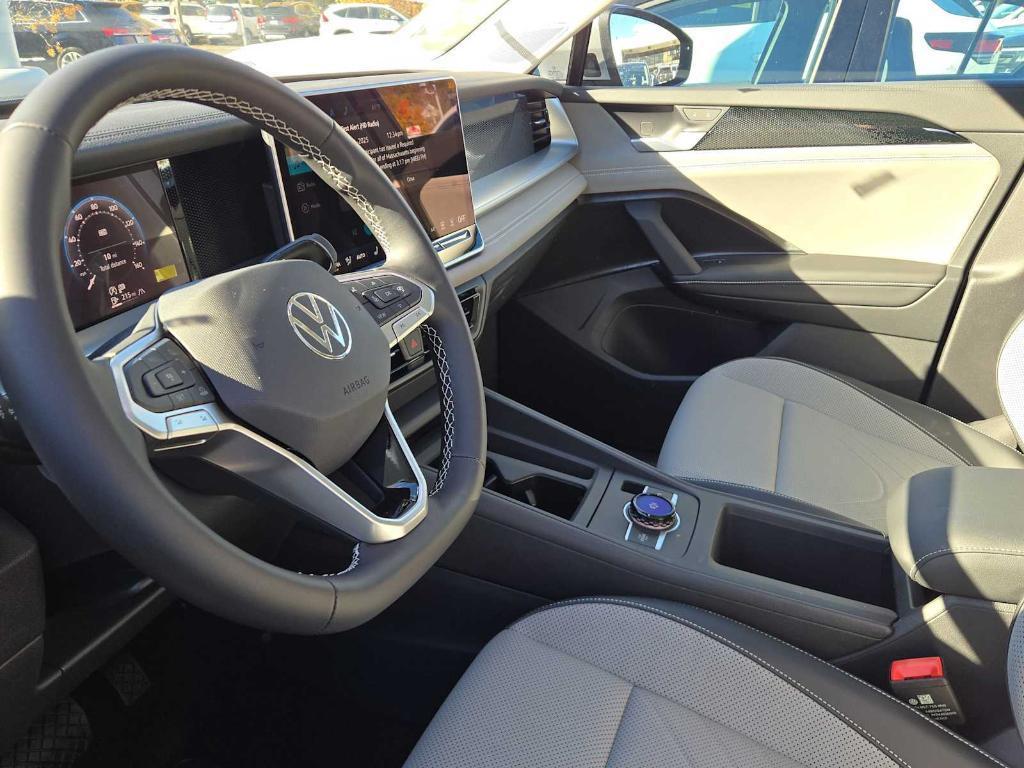 new 2025 Volkswagen Tiguan car, priced at $34,084