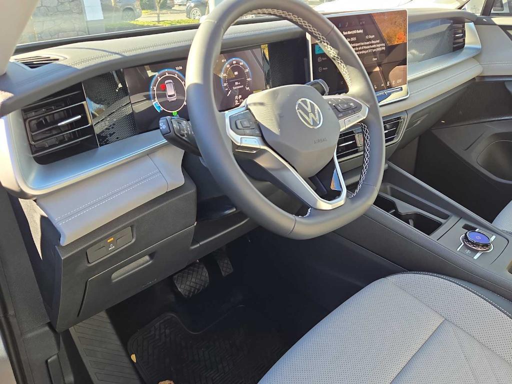 new 2025 Volkswagen Tiguan car, priced at $34,084