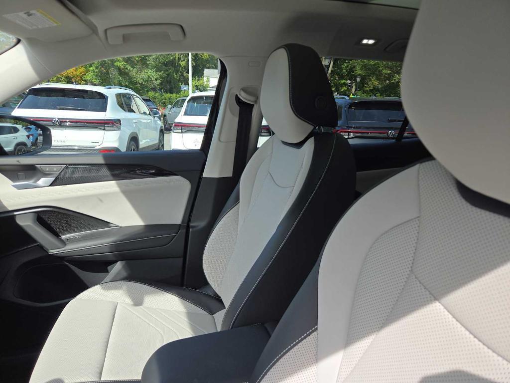 new 2025 Volkswagen Tiguan car, priced at $35,084