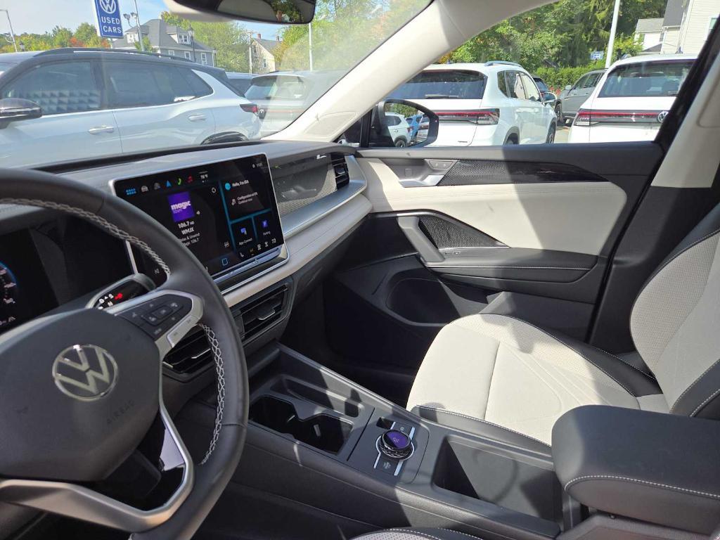 new 2025 Volkswagen Tiguan car, priced at $35,084