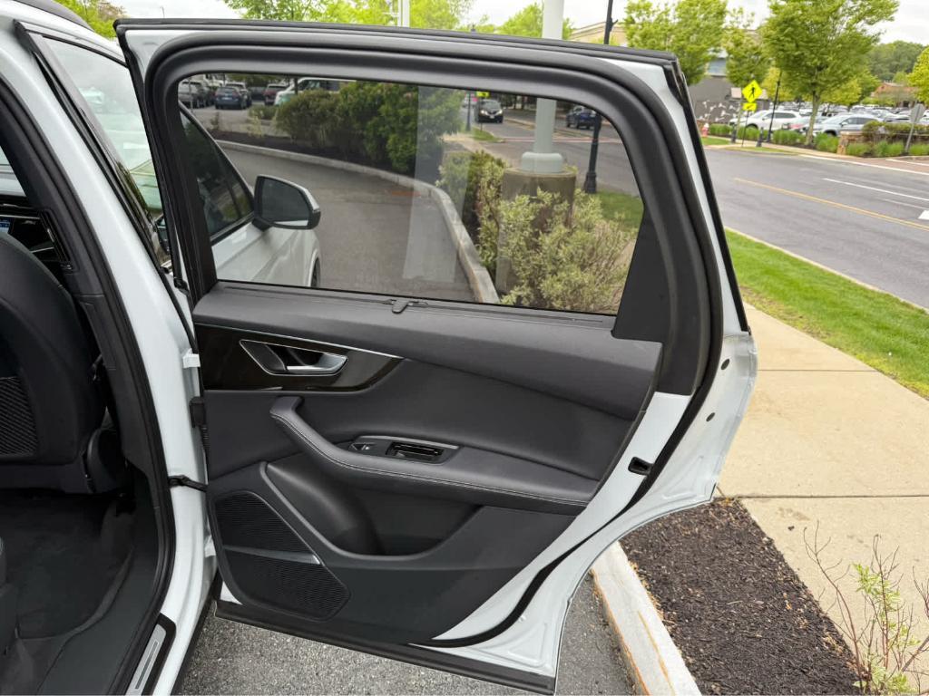 used 2025 Audi Q7 car, priced at $68,995