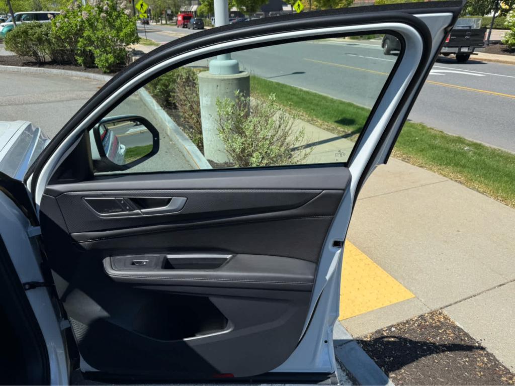 used 2025 Volkswagen Atlas Cross Sport car, priced at $49,995