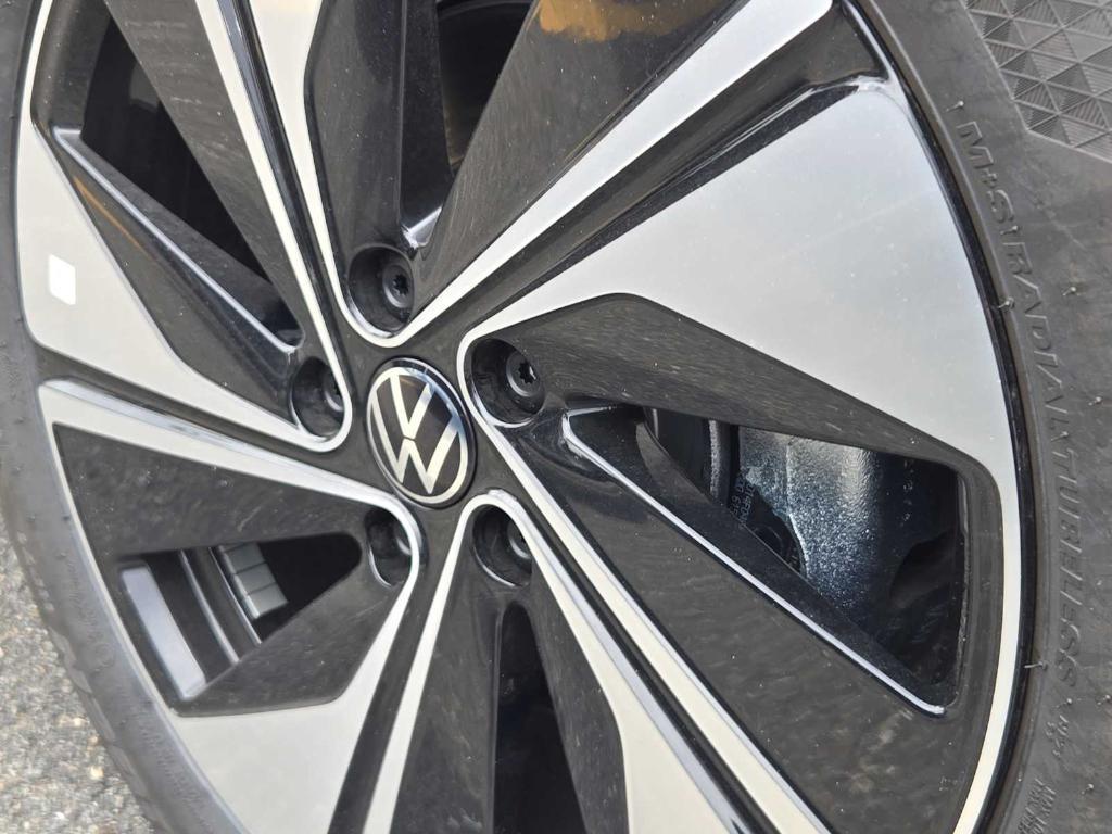 new 2025 Volkswagen Taos car, priced at $32,201