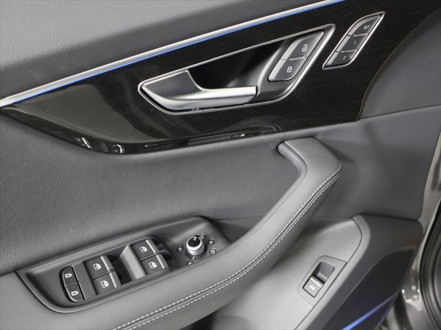 new 2025 Audi Q7 car, priced at $77,805