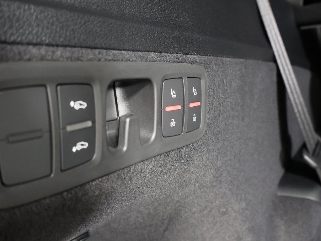 new 2025 Audi Q7 car, priced at $77,805