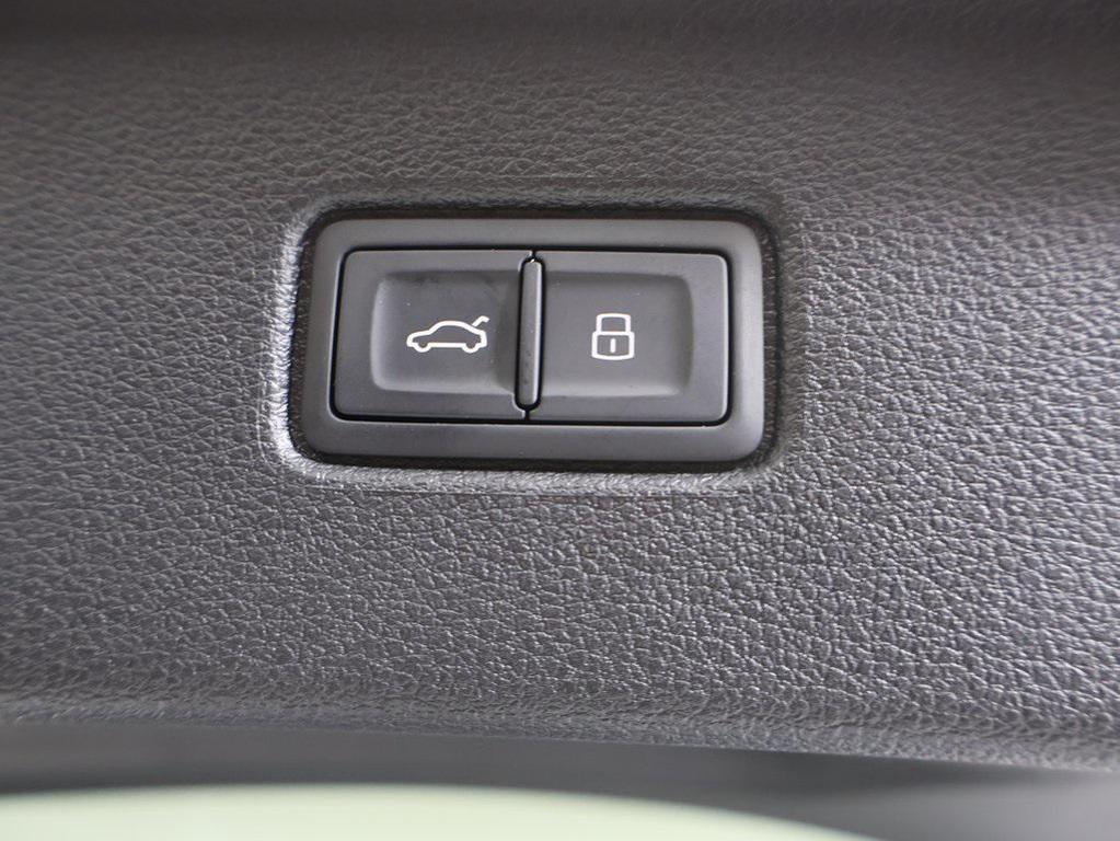 new 2026 Audi Q7 car, priced at $68,445