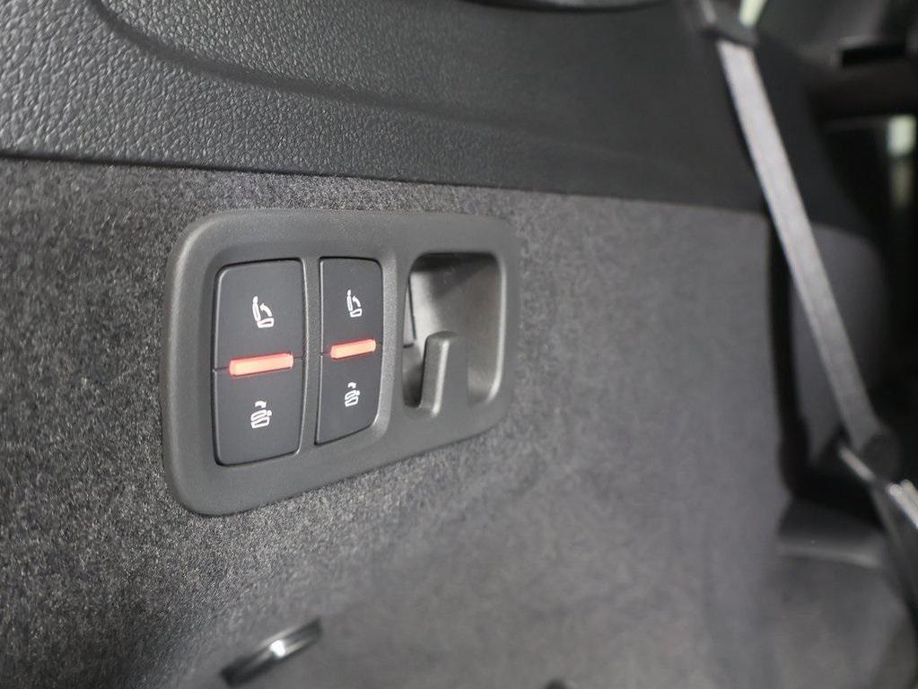 new 2026 Audi Q7 car, priced at $68,445