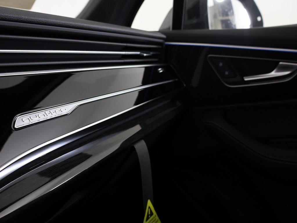 new 2025 Audi Q7 car, priced at $76,480