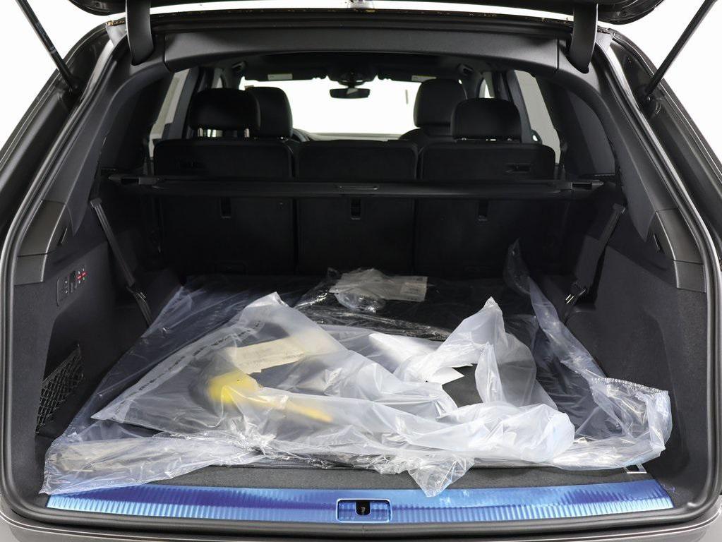 new 2025 Audi Q7 car, priced at $76,480