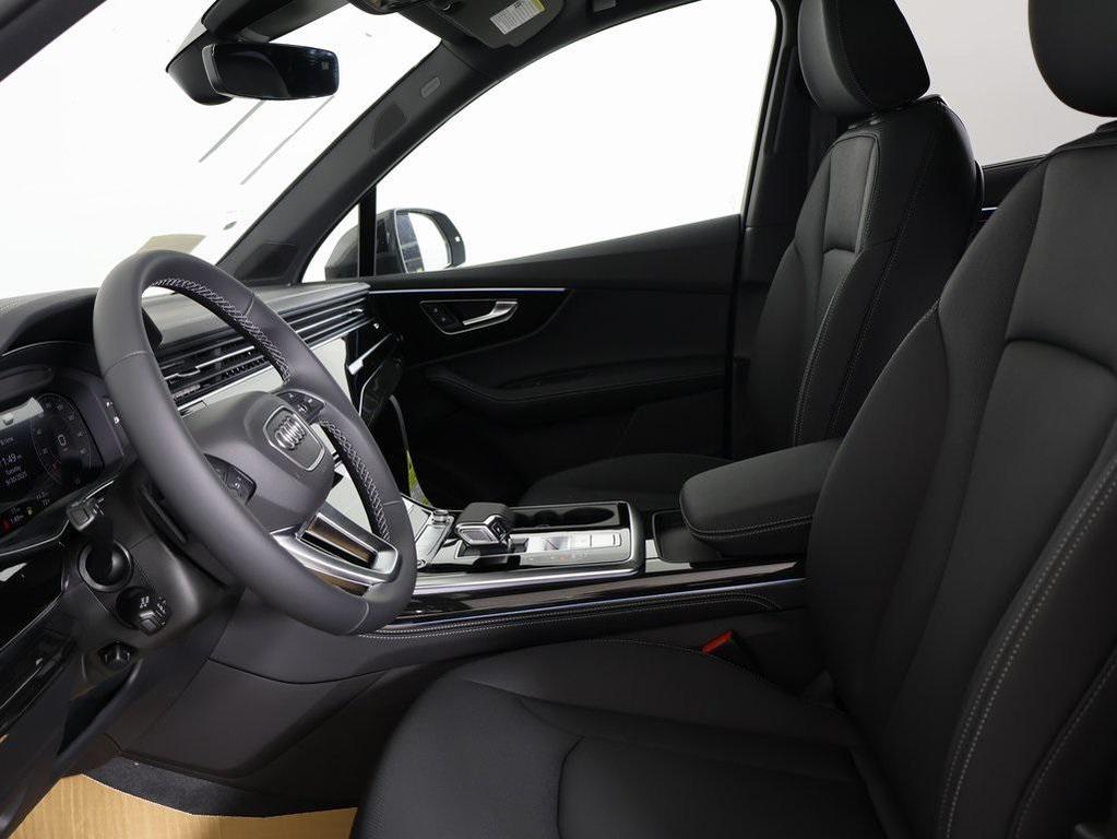 new 2025 Audi Q7 car, priced at $76,480