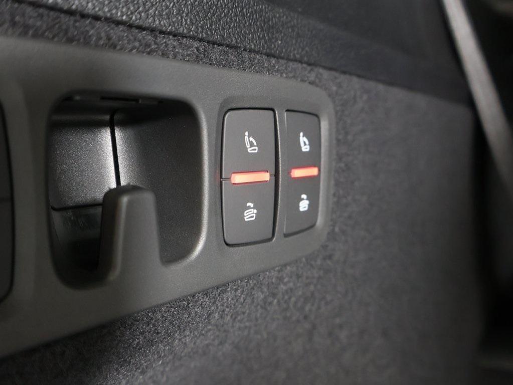 new 2025 Audi Q7 car, priced at $76,480