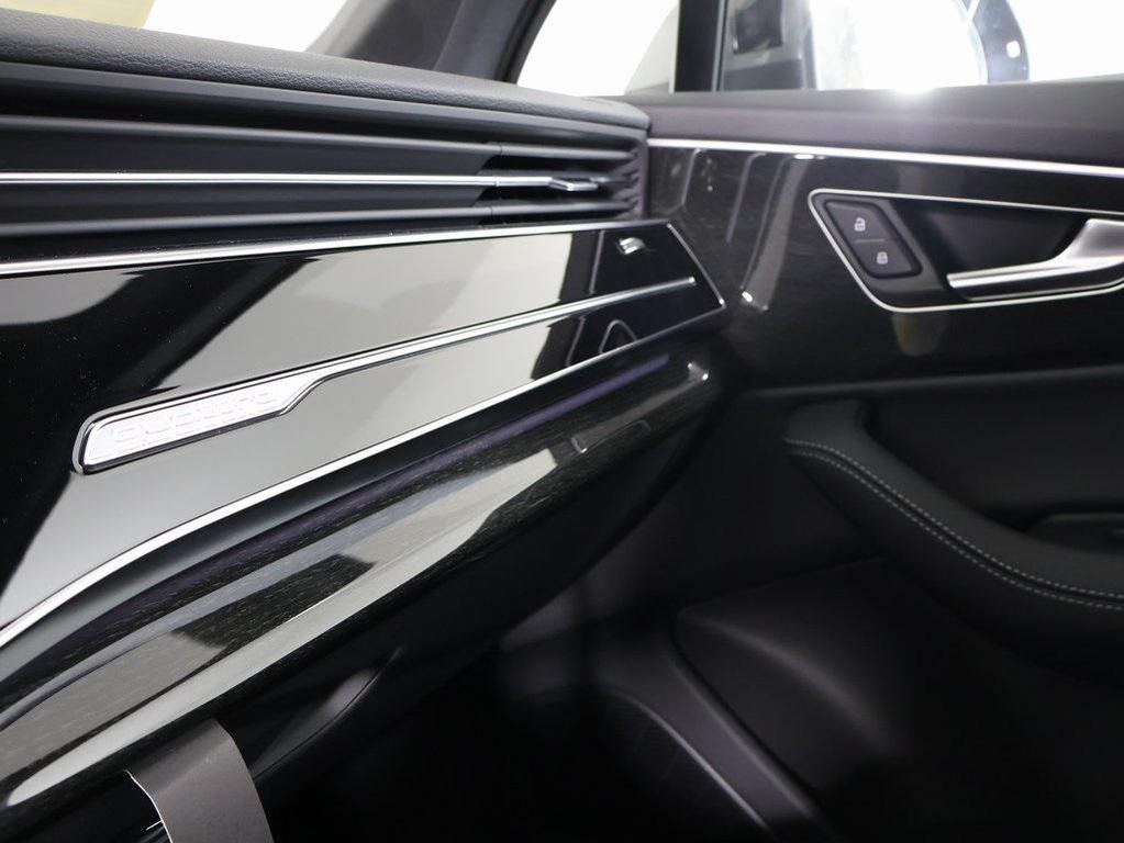 new 2025 Audi Q7 car, priced at $76,480