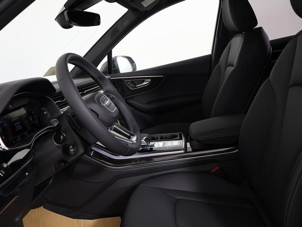 new 2025 Audi Q7 car, priced at $76,480