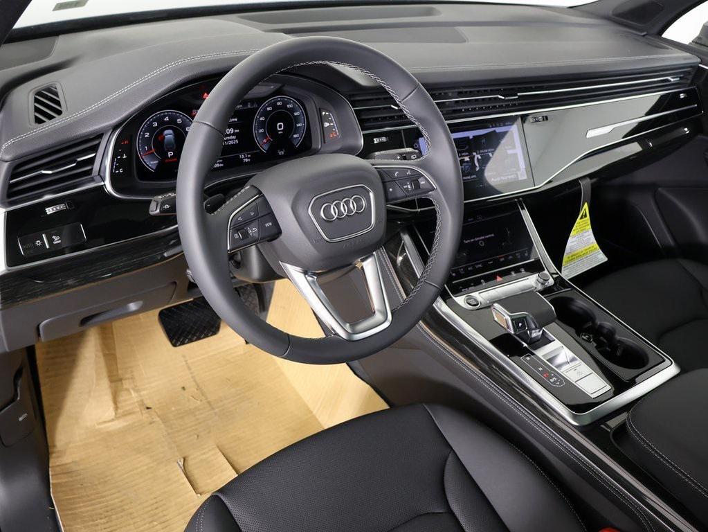 new 2025 Audi Q7 car, priced at $76,480