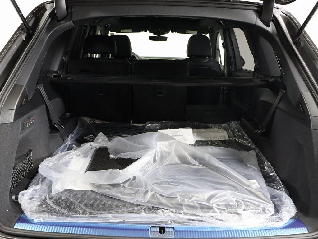 new 2025 Audi Q7 car, priced at $76,480