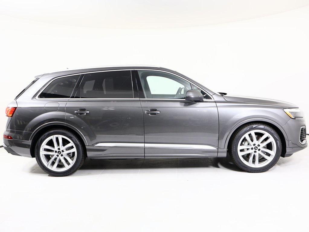 new 2025 Audi Q7 car, priced at $76,480