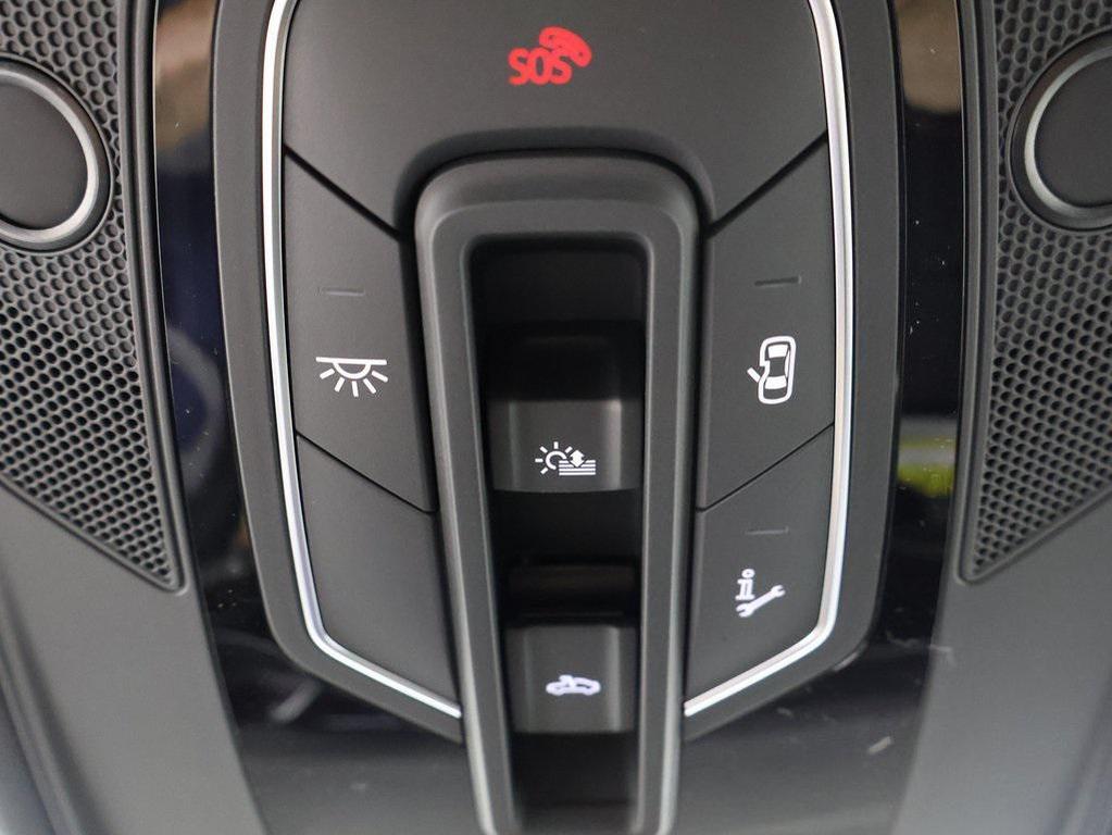 new 2025 Audi Q7 car, priced at $76,480