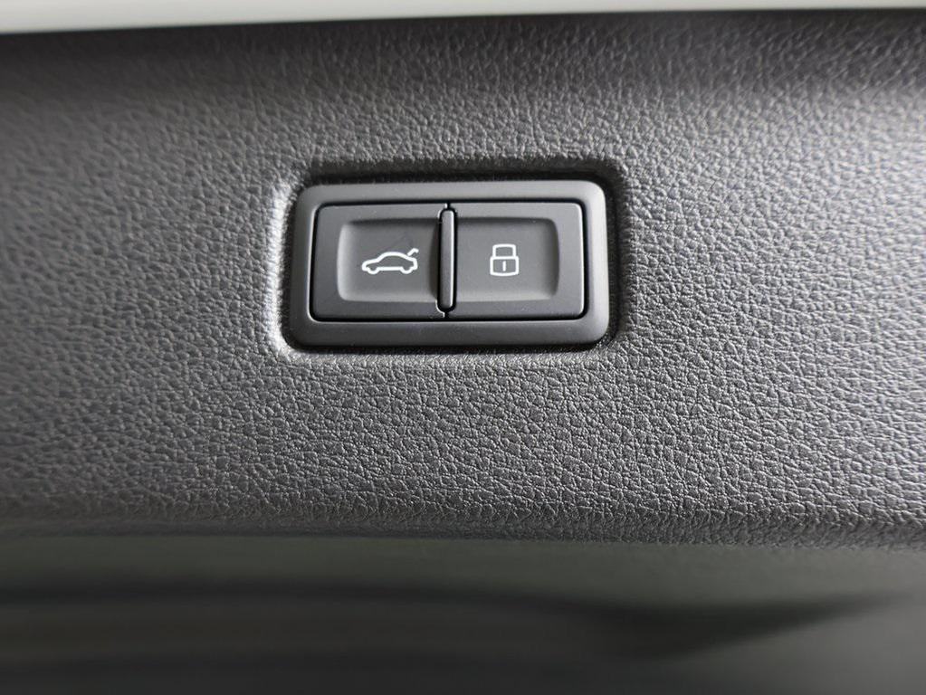 new 2025 Audi Q7 car, priced at $77,805