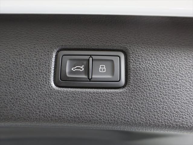 new 2025 Audi Q7 car, priced at $81,780