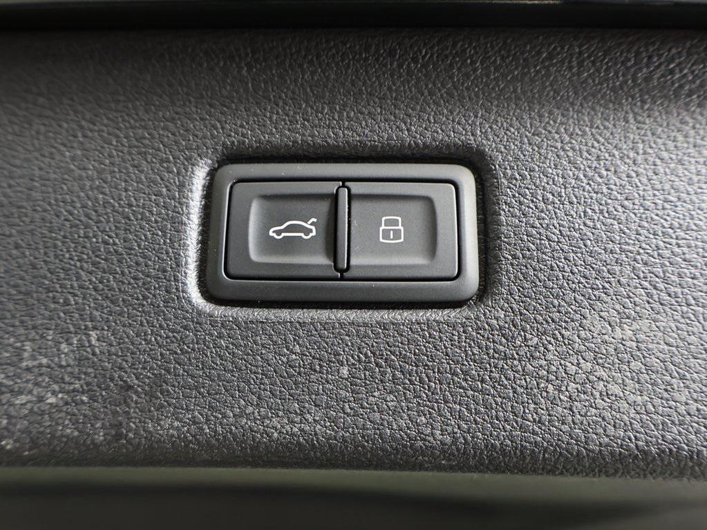 used 2022 Audi Q7 car, priced at $47,181