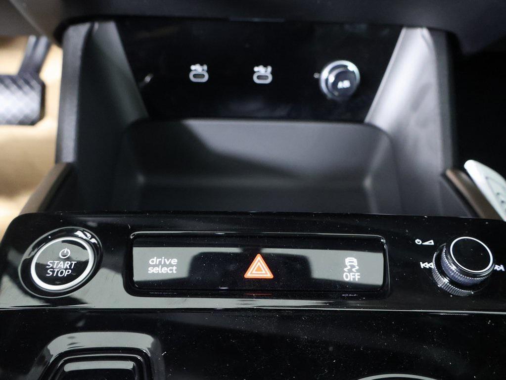 new 2025 Audi Q6 e-tron car, priced at $74,450
