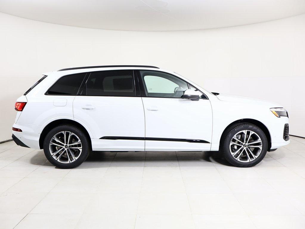 new 2026 Audi Q7 car, priced at $68,045