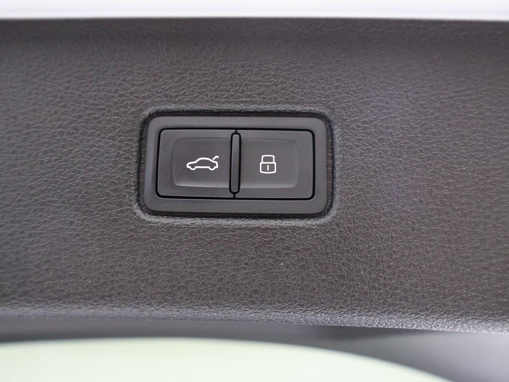 new 2026 Audi Q7 car, priced at $68,045