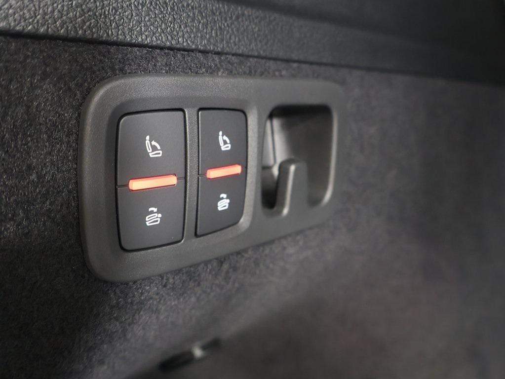 new 2026 Audi Q7 car, priced at $68,045