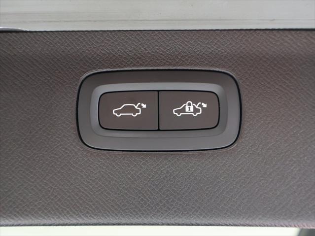 used 2022 Volvo XC90 Recharge Plug-In Hybrid car, priced at $49,990