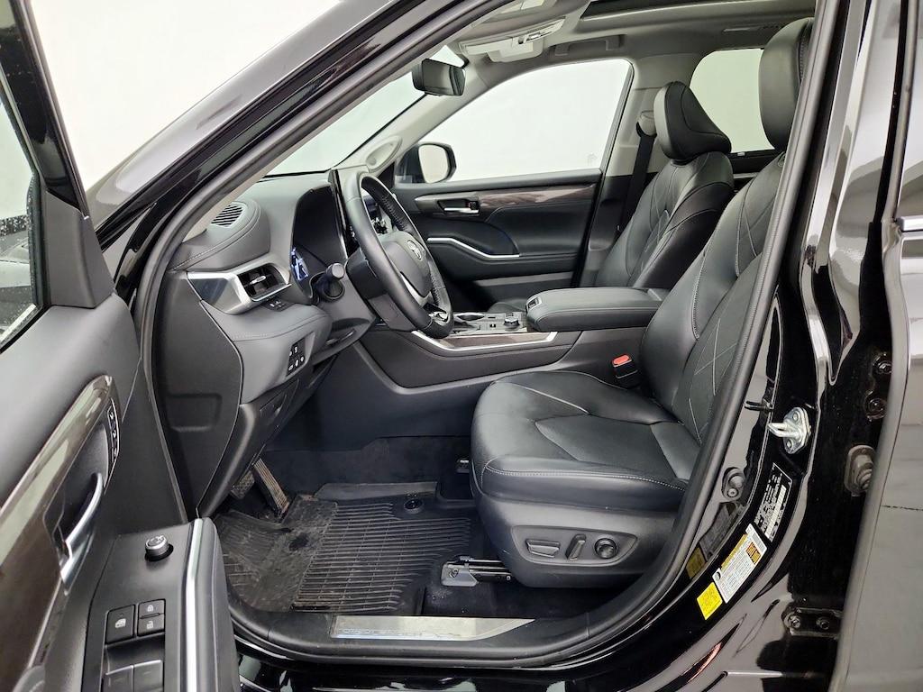 used 2022 Toyota Highlander car, priced at $46,998