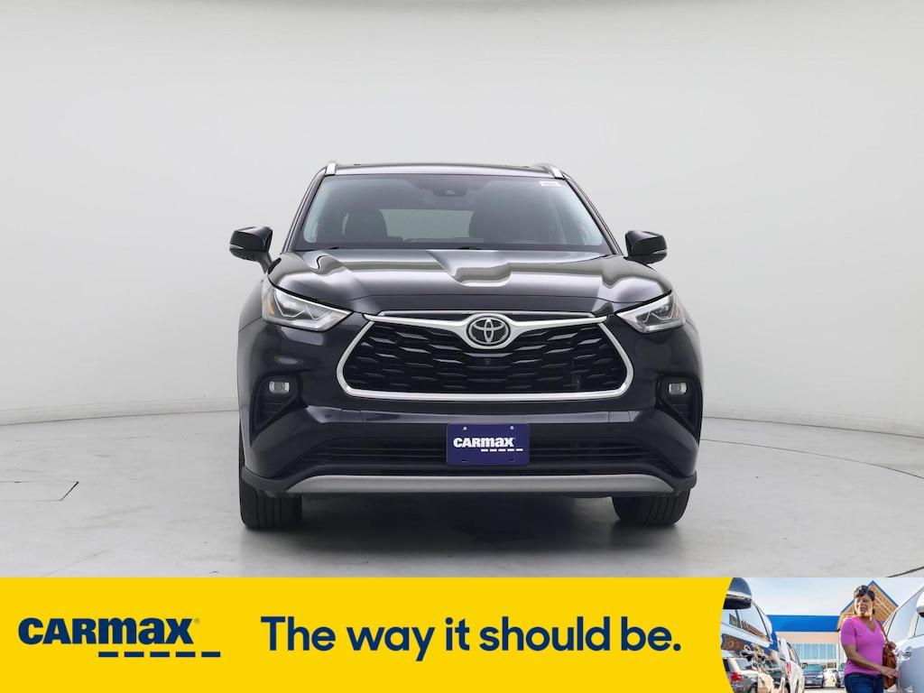 used 2022 Toyota Highlander car, priced at $46,998