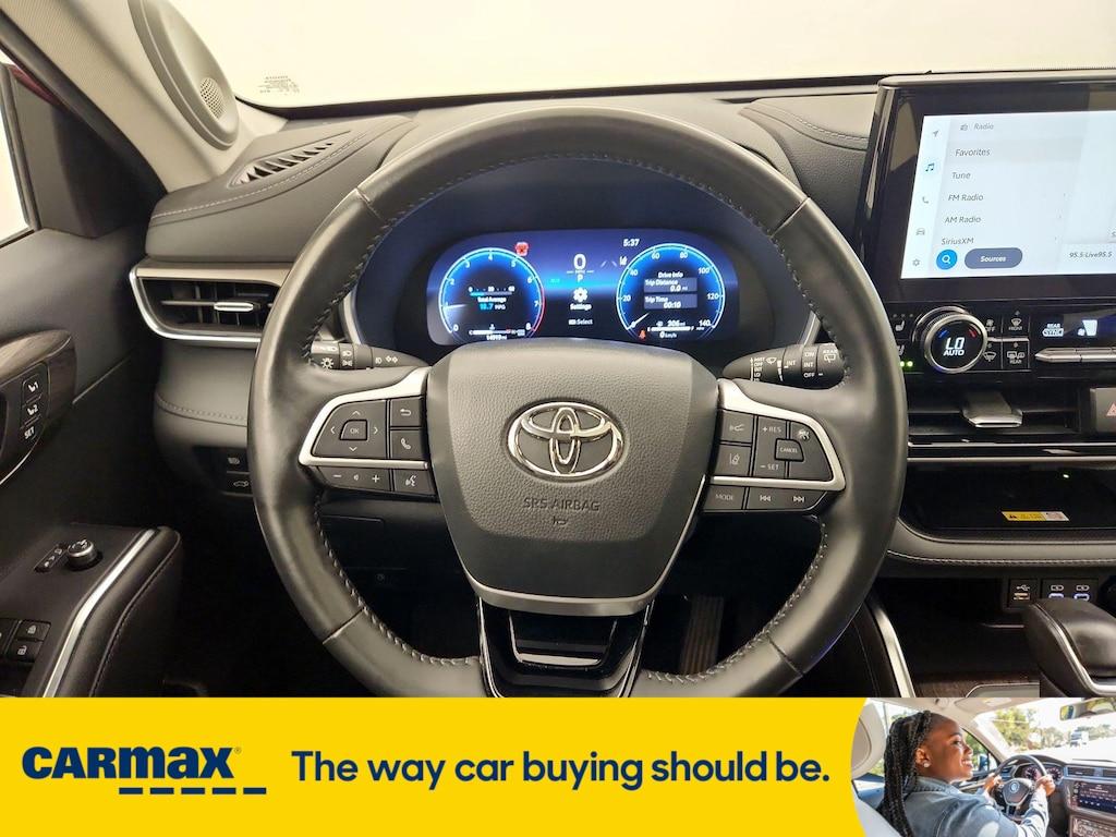 used 2023 Toyota Highlander car, priced at $42,998