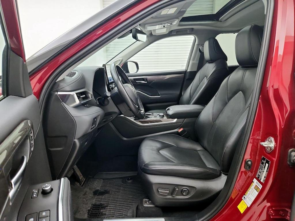used 2023 Toyota Highlander car, priced at $42,998