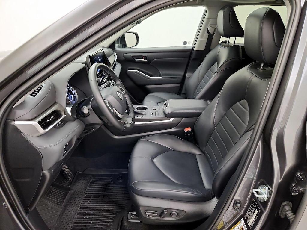 used 2023 Toyota Highlander car, priced at $37,998