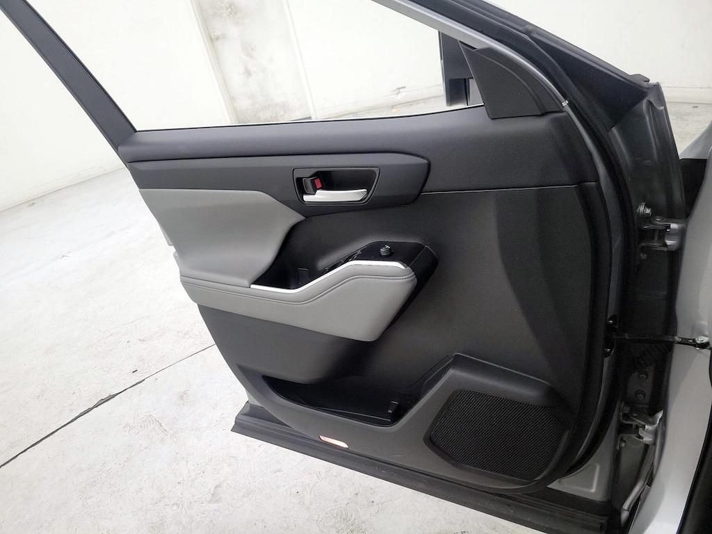 used 2023 Toyota Highlander car, priced at $42,998