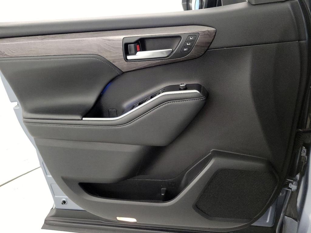 used 2021 Toyota Highlander car, priced at $36,998