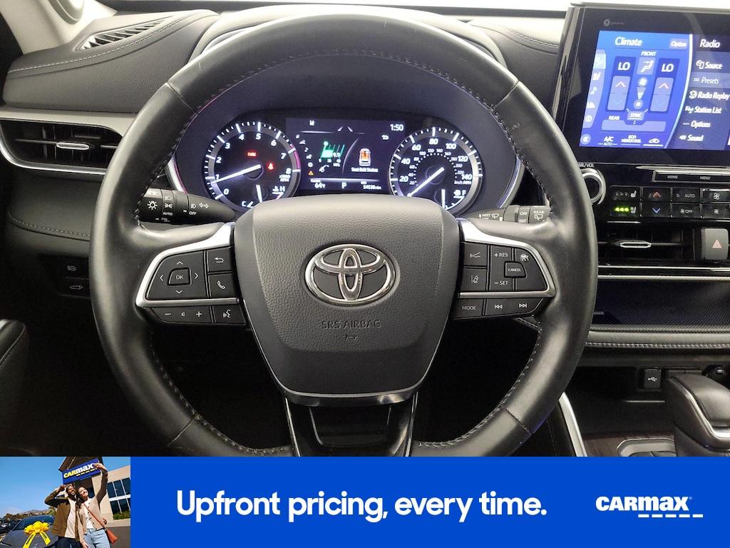 used 2021 Toyota Highlander car, priced at $36,998