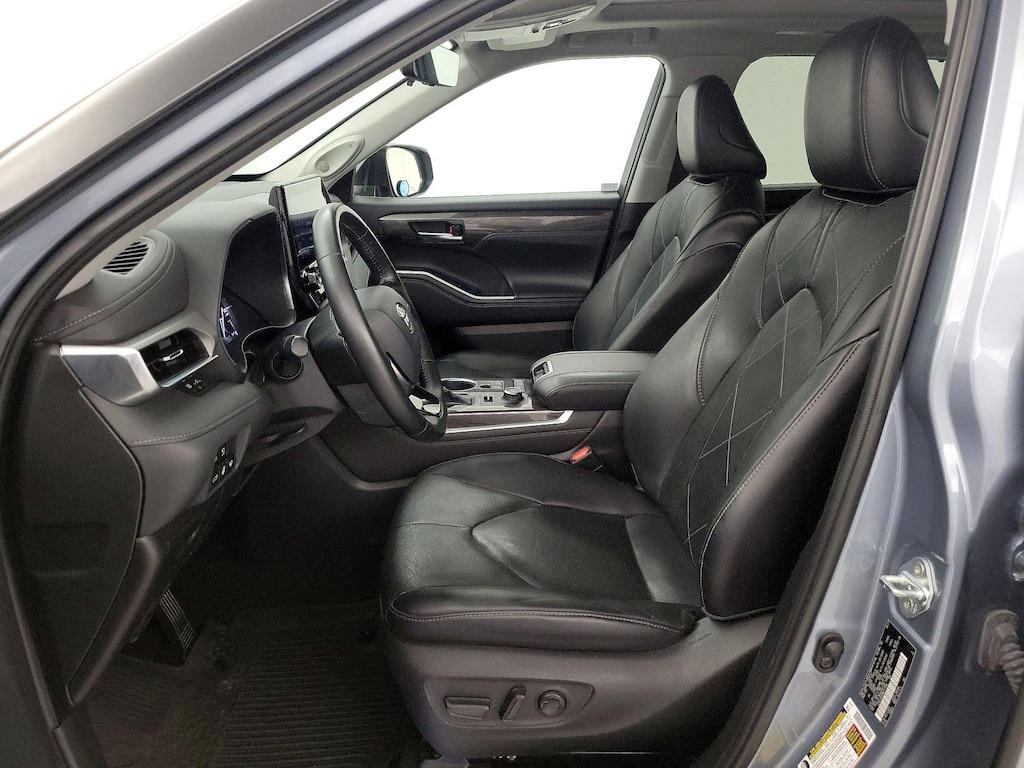used 2021 Toyota Highlander car, priced at $36,998