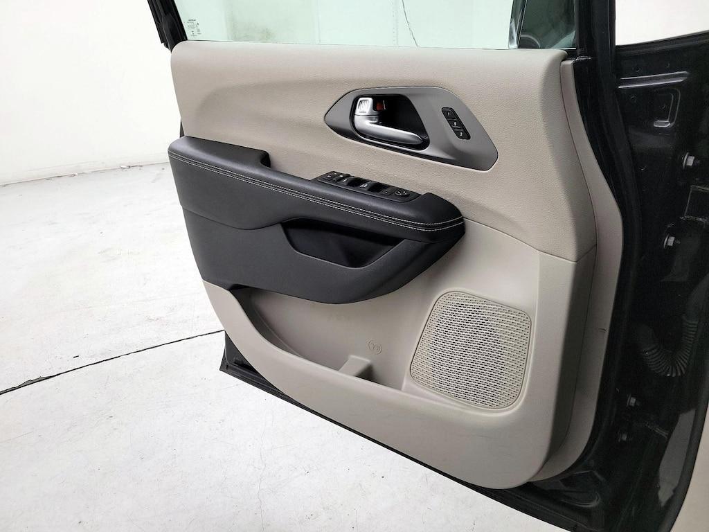 used 2022 Chrysler Pacifica car, priced at $24,998