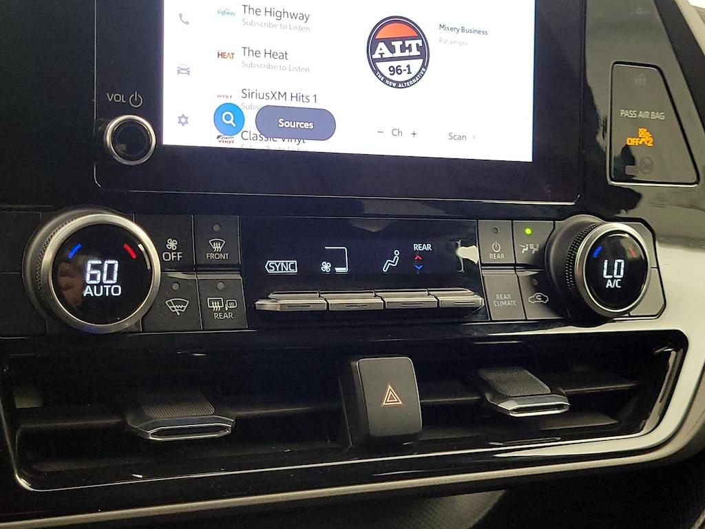 used 2023 Toyota Highlander car, priced at $27,998