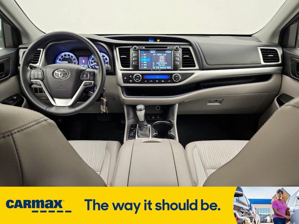 used 2016 Toyota Highlander car, priced at $26,998