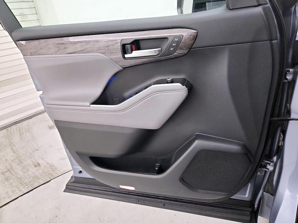 used 2022 Toyota Highlander car, priced at $45,998