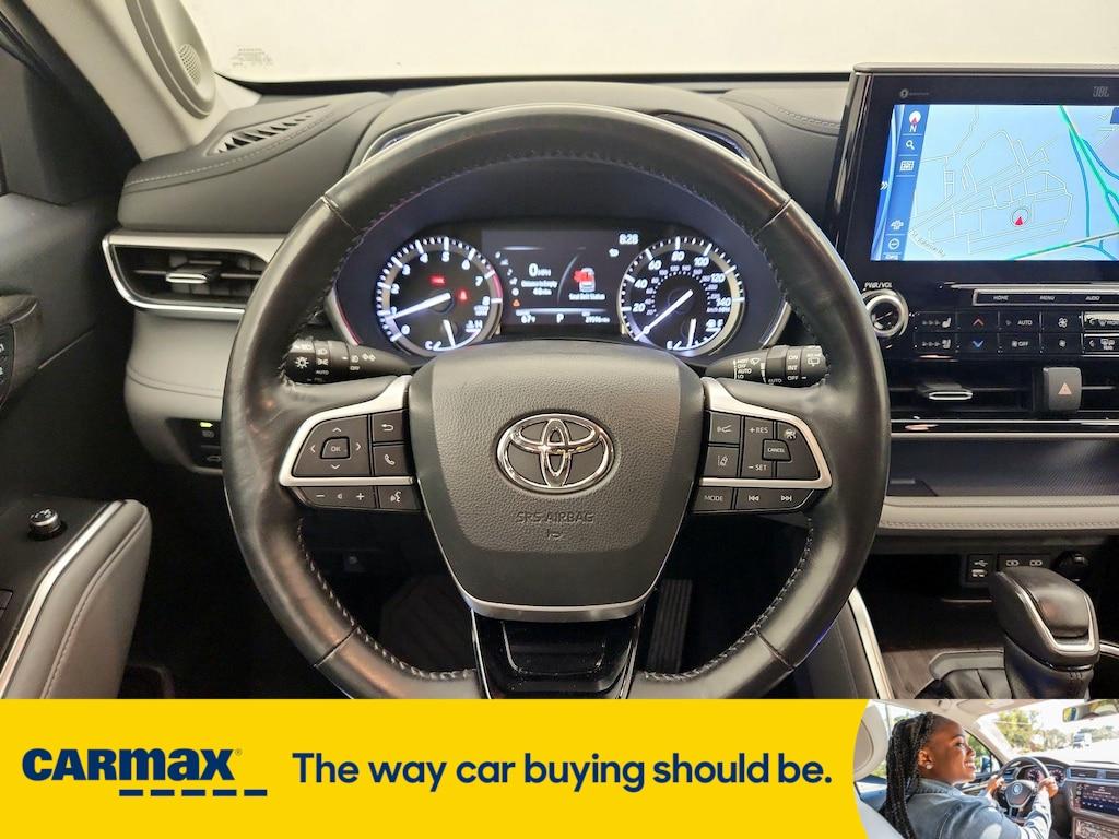 used 2022 Toyota Highlander car, priced at $45,998