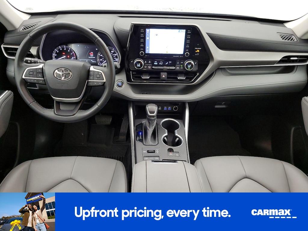 used 2022 Toyota Highlander car, priced at $39,998