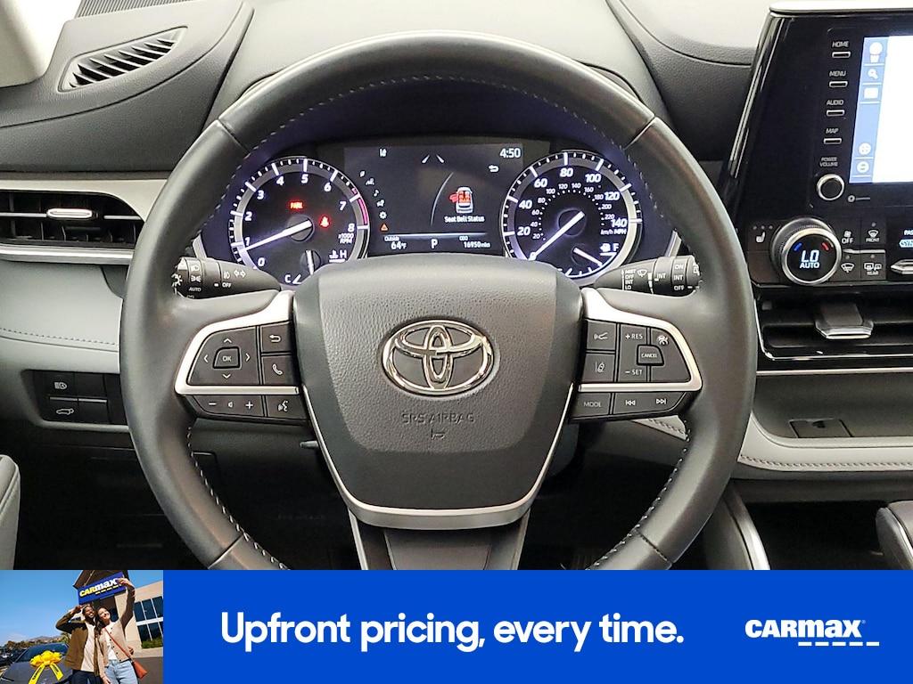 used 2022 Toyota Highlander car, priced at $39,998