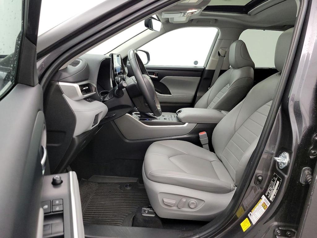 used 2022 Toyota Highlander car, priced at $39,998