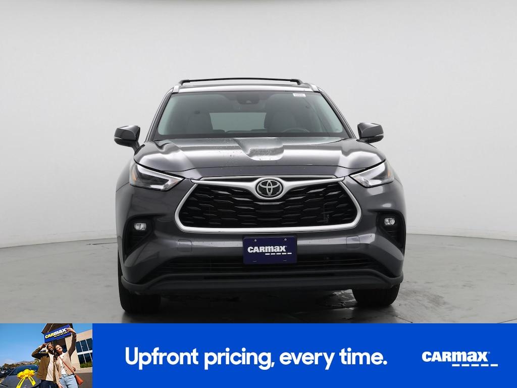 used 2022 Toyota Highlander car, priced at $39,998
