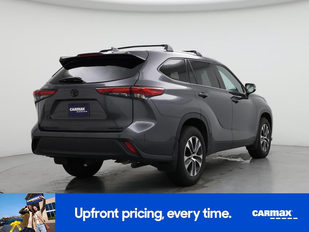 used 2022 Toyota Highlander car, priced at $39,998